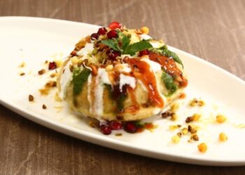 Delhi style Raj Kachori