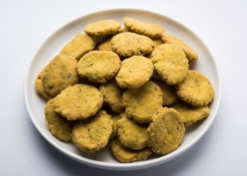 Whole Wheat Methi Mathri