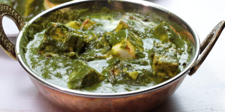 Restaurant style Palak Paneer