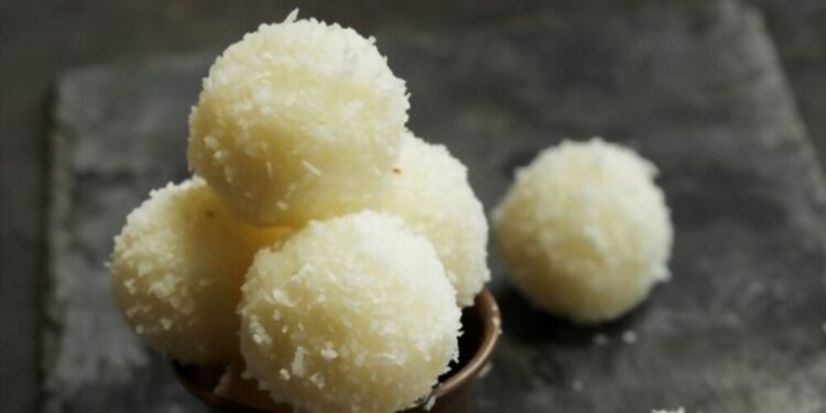 Easy Nariyal Ladoo Recipe
