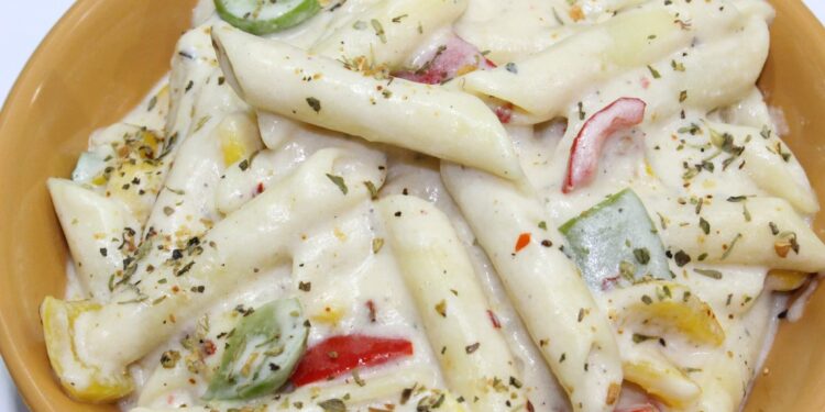 Creamy & Cheesy White Sauce Pasta