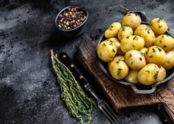 Buttery Boiled Potatoes with Fresh Herbs