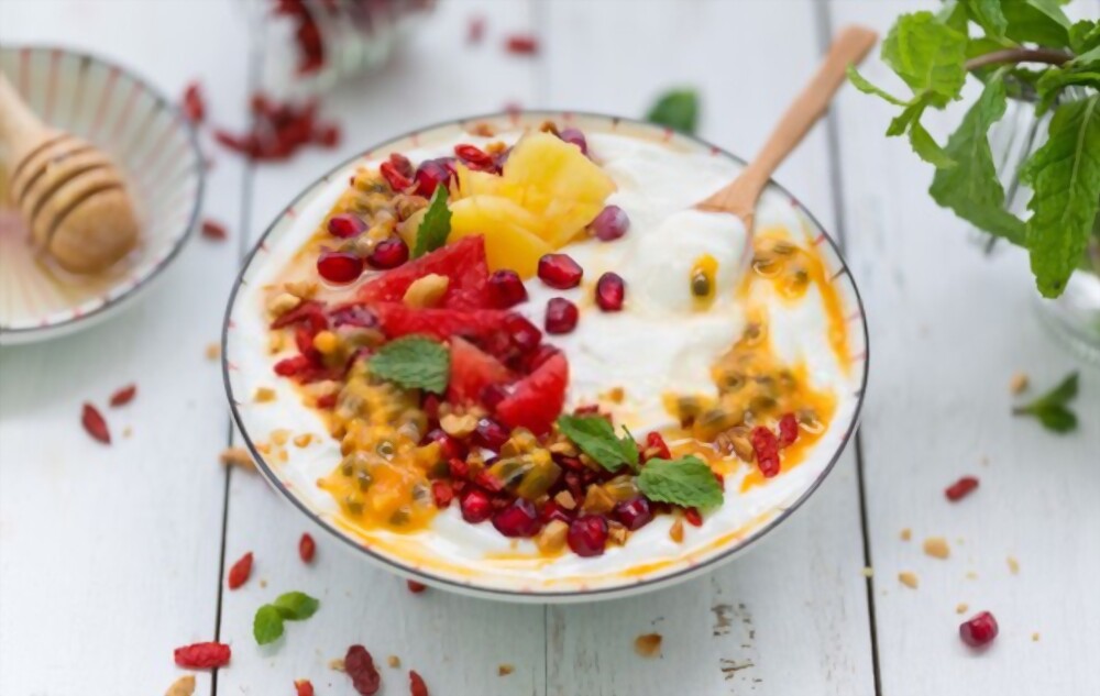Sweet labneh with exotic fruits