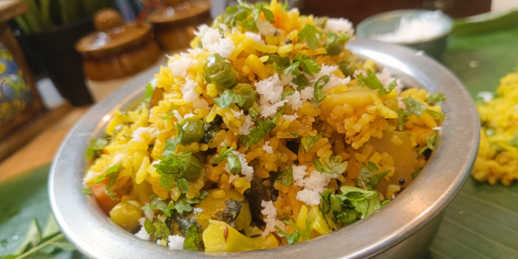 Maharashtrian masale bhat made with mixed vegetables and homemade goda masala